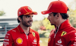 Ferrari, Leclerc su tutte le furie in un team radio: «Sainz, dobbiamo parlare» - Ferrari, Leclerc su tutte le furie: «Sainz, dobbiamo parlare»