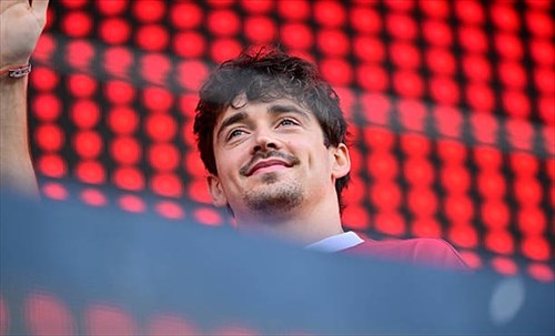 Ferrari, Leclerc: «Vorrei i V10 in Formula 1. Cosa vedo nel mio futuro? Ho un sogno...«