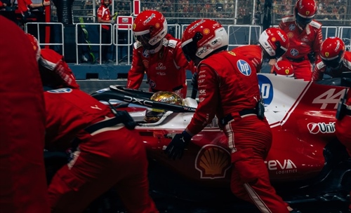 Ferrari, i piloti non si fidano più del muretto? L'allarme di Mario Isola - Ferrari, manca fiducia tra muretto e piloti. L'allarme di Mario Isola
