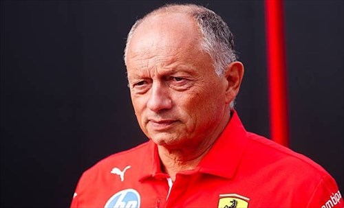 Ferrari, mare mosso: vertici assenti e mail come unica via di comunicazione 