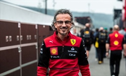 Ferrari, Mekies: «Sentimenti contrastanti, volevamo la pole. Gara? Lo spettacolo è garantito» - Ferrari, Mekies: «»