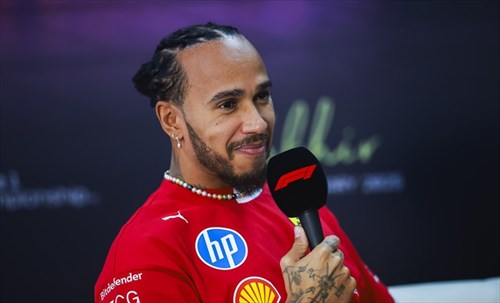 Ferrari, problemi fisici per Hamilton? «Avvistato da un medico»: la clamorosa indiscrezione 
