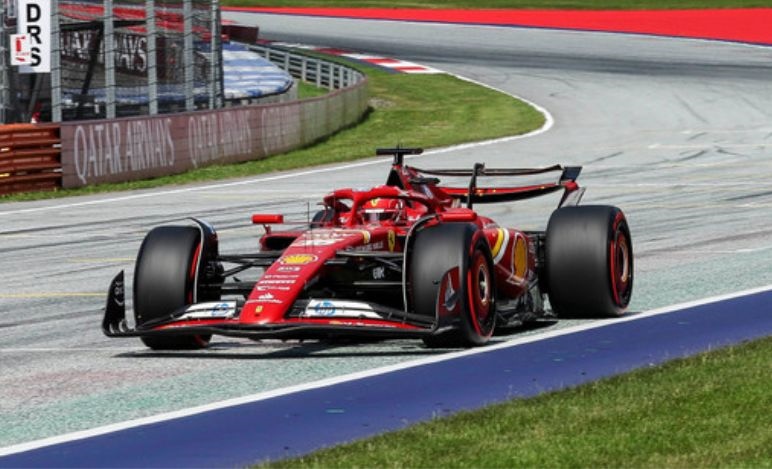 Ferrari, è crisi nera: il podio fortunato di Sainz non basta