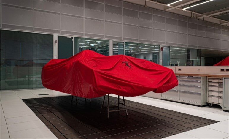 Ferrari, prosegue l'assemblaggio della SF-25. A Maranello c'è 
