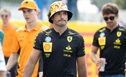 Ferrari, Sainz: «Lottato alla pari con McLaren, complimenti a tutta la squadra»