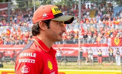 Ferrari, Sainz rapinato a Milano: ecco come è andata
