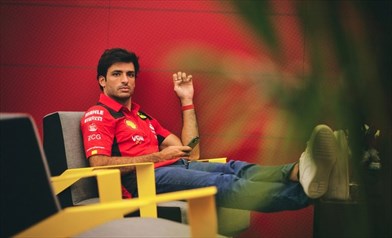 Ferrari, Sainz: «Singapore? Ecco perché abbiamo vinto. Suzuka sarà difficile ma c'è ottimismo»