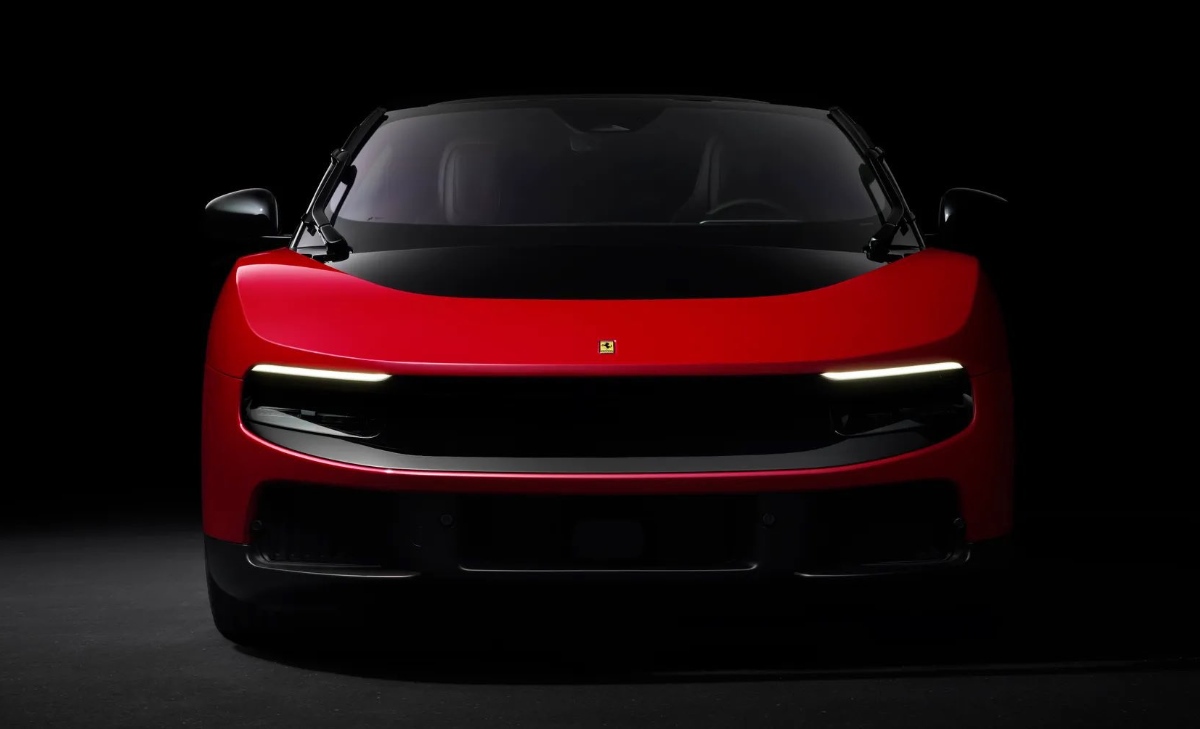 Ferrari scrive la storia: presentata Luce, la prima vettura elettrica di Maranello