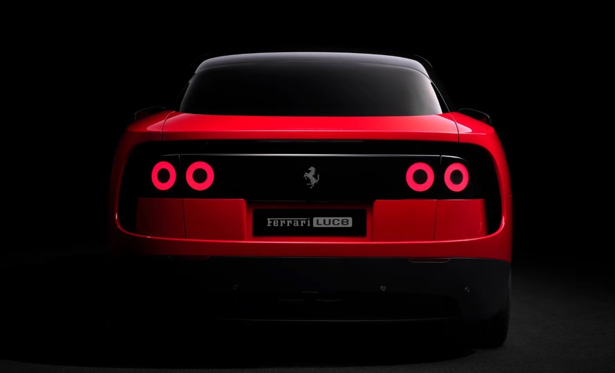 Ferrari scrive la storia: presentata Luce, la prima vettura elettrica di Maranello