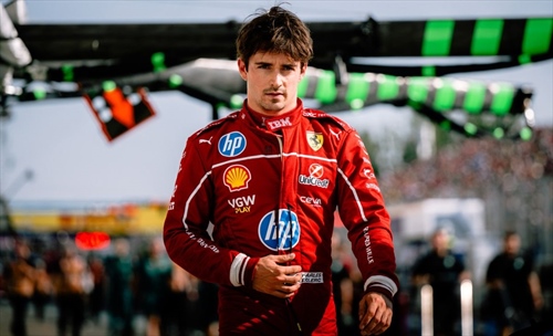 Ferrari, team radio infuocati di Leclerc in Canada: «Non capisco questa scelta, che aspettiamo?»