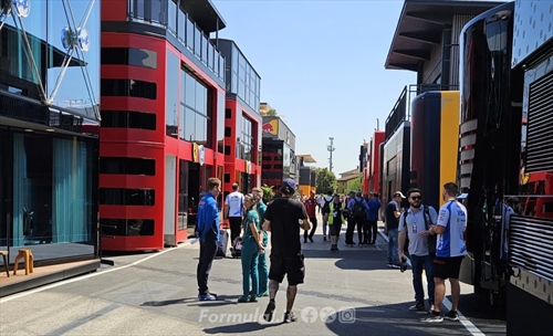Ferrari torma al passato, Mercedes si fa piccola e Haas innova: le novità del paddock