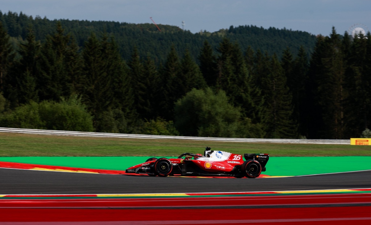 Ferrari tra luci e ombre: Vasseur rinvia l’obiettivo del weekend a domani