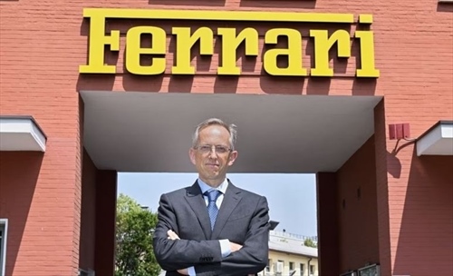 Ferrari, Vigna prende in giro i tifosi: «Grande inizio d'anno»