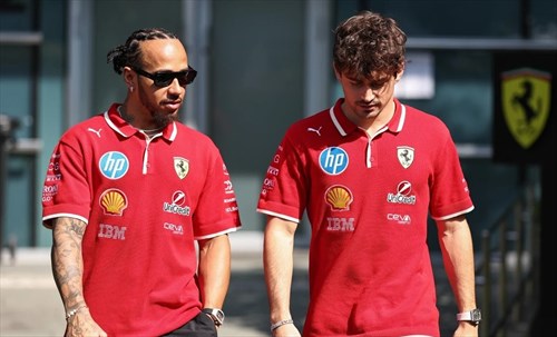 Ferrari, volano gli stracci tra Hamilton e Leclerc. Il nervosismo è evidente 