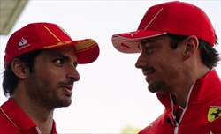 Ferrari, Zapelloni: «Sainz è la grande preoccupazione di Leclerc»