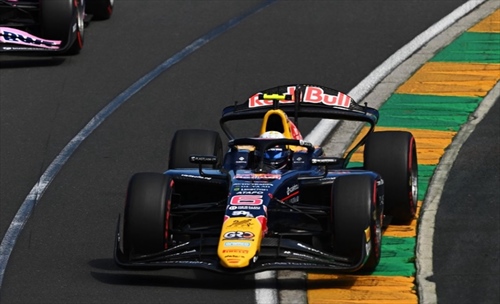 Formula 2 - Melbourne, Feature race: Disastro Rodin. Tsolov vince tra caos e ritiri 