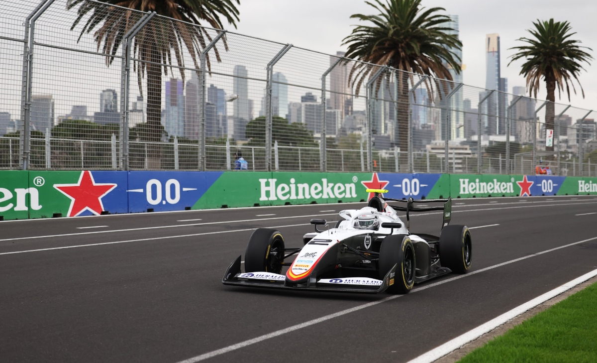 Formula 3 - Melbourne, Feature race: Campos vince con Ugochukwu. Slater subito a podio