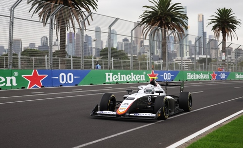 Formula 3 - Melbourne, Feature race: Campos vince con Ugochukwu. Slater subito a podio