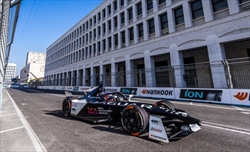 Formula E, caos a Roma: Vince Evans dopo un grave incidente e due ripartenze