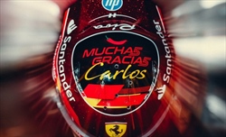 FOTO - Da Hamilton e Sainz fino a Zhou: i caschi speciali per Abu Dhabi - FOTO - Da Hamilton e Sainz fino a Zhou: i caschi speciali per Abu Dhabi