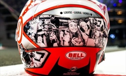 FOTO - Da Hamilton e Sainz fino a Zhou: i caschi speciali per Abu Dhabi - FOTO - Da Hamilton e Sainz fino a Zhou: i caschi speciali per Abu Dhabi