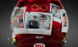 FOTO - Da Hamilton e Sainz fino a Zhou: i caschi speciali per Abu Dhabi - FOTO - Da Hamilton e Sainz fino a Zhou: i caschi speciali per Abu Dhabi