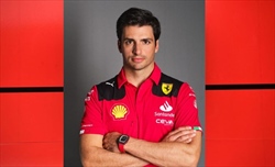 FOTO e VIDEO - Ferrari: Leclerc, Sainz e Vasseur presentano la nuova divisa. Tutte le immagini - FOTO e VIDEO - Ferrari: Leclerc, Sainz e Vasseur presentano la nuova divisa: tutte le immagini