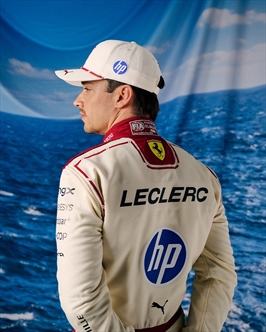 FOTO - Ferrari, Leclerc svela la tuta speciale per Monaco - FOTO - Ferrari, Leclerc svela la tuta speciale per Monaco