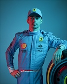 FOTO - Ferrari presenta le tute speciali per Miami, ma dov'è finito HP? - FOTO - Ferrari presenta le tute speciali per Miami ma dov'è finito HP?