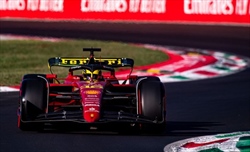 Ferrari, trapelate immagini del merchandising speciale per Monza. Nuova livrea in arrivo? - FOTO - Ferrari, spuntano online i primi scatti del merchandising speciale per Monza