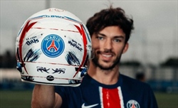 FOTO - Gasly: casco speciale per Silverstone in collaborazione con il PSG
