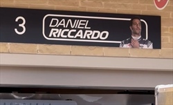 FOTO - F1, due strani errori nel cartellone e nei box ad Austin  - FOTO - Gli strani errori nel cartellone e nei box F1 ad Austin 
