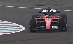 FOTO - Hamilton Day, il britannico debutta con la Ferrari: tutti gli scatti di una giornata storica - FOTO - Hamilton Day, il britannico debutta con la Ferrari: tutti gli scatti di una giornata storica