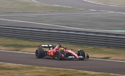 FOTO - Hamilton Day, il britannico debutta con la Ferrari: tutti gli scatti di una giornata storica - FOTO - Hamilton Day, il britannico debutta con la Ferrari: tutti gli scatti di una giornata storica