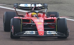 FOTO - Hamilton Day, il britannico debutta con la Ferrari: tutti gli scatti di una giornata storica - FOTO - Hamilton Day, il britannico debutta con la Ferrari: tutti gli scatti di una giornata storica