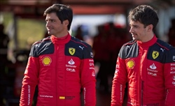 FOTO - I nuovi caschi di Leclerc e Sainz