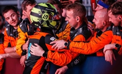 FOTO - Il curioso portafortuna della McLaren al GP del Qatar