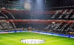 FOTO - Ospite speciale a San Siro per Milan-Napoli di Champions League
