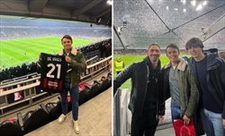FOTO - Ospite speciale a San Siro per Milan-Napoli di Champions League - FOTO - Ospite speciale a San Siro per Milan-Napoli di Champions League