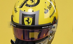 VIDEO e FOTO - Sainz e il casco celebrativo per i 75 anni della Ferrari: tutte le immagini - FOTO - Sainz, le immagini del casco per il GP di Monza