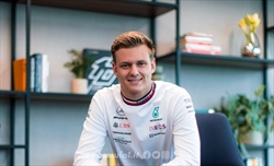 FOTO - Schumacher indossa la tuta Mercedes