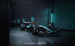 FOTO - Singapore, la Mercedes si veste di verde per omaggiare Petronas - FOTO - Singapore, la Mercedes si veste di verde per omaggiare Petronas