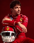 FOTO - UFFICIALE: Ferrari, svelate le tute per la stagione 2025 - FOTO - UFFICIALE: Ferrari, svelate le tute per la stagione 2025