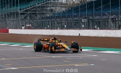 La McLaren sorprende tutti: ecco le foto della MCL39 in pista a Silverstone - FOTO-UFFICIALE: la nuova McLaren in pista a Silverstone con una livrea camouflage