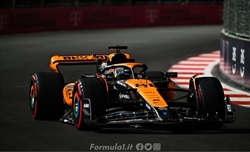 FOTO - UFFICIALE - McLaren, presentata la livrea speciale per il GP di Abu Dhabi - FOTO - UFFICIALE - McLaren, presentata la livrea speciale per il GP di Abu Dhabi