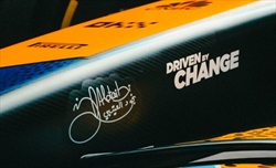 FOTO - UFFICIALE - McLaren, presentata la livrea speciale per il GP di Abu Dhabi - FOTO - UFFICIALE - McLaren, presentata la livrea speciale per il GP di Abu Dhabi