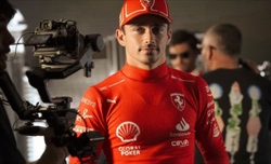 FOTO - UFFICIALE - Svelate le tute speciali della Ferrari per il GP di Las Vegas  - FOTO - UFFICIALE - Svelate le tute speciali della Ferrari per il GP di Las Vegas 