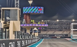 FOTO - Un po' d'Italia anche ad Abu Dhabi. Ecco il nuovo podio 'sospeso' - FOTO - Un po' d'Italia anche ad Abu Dhabi. Ecco il nuovo podio 'sospeso'