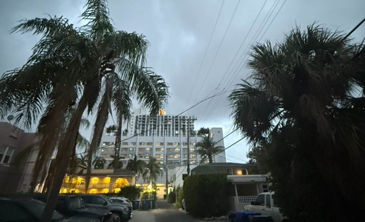 Fulmini a Miami, pubblico invitato a lasciare le tribune: cosa sta succedendo