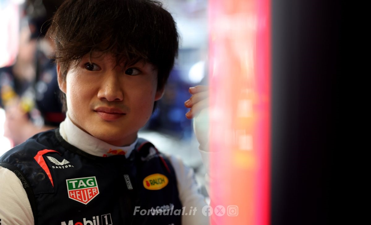 Futuro a rischio per Tsunoda, Benson spietato: «Sembra guidare da soli 5 minuti»